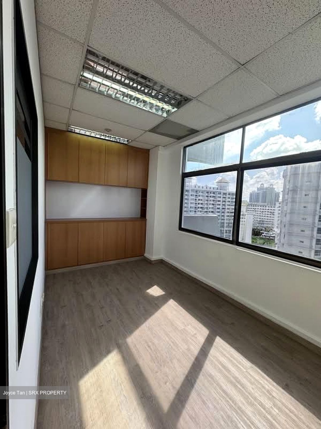 Manhattan House (D3), Office #575918091
